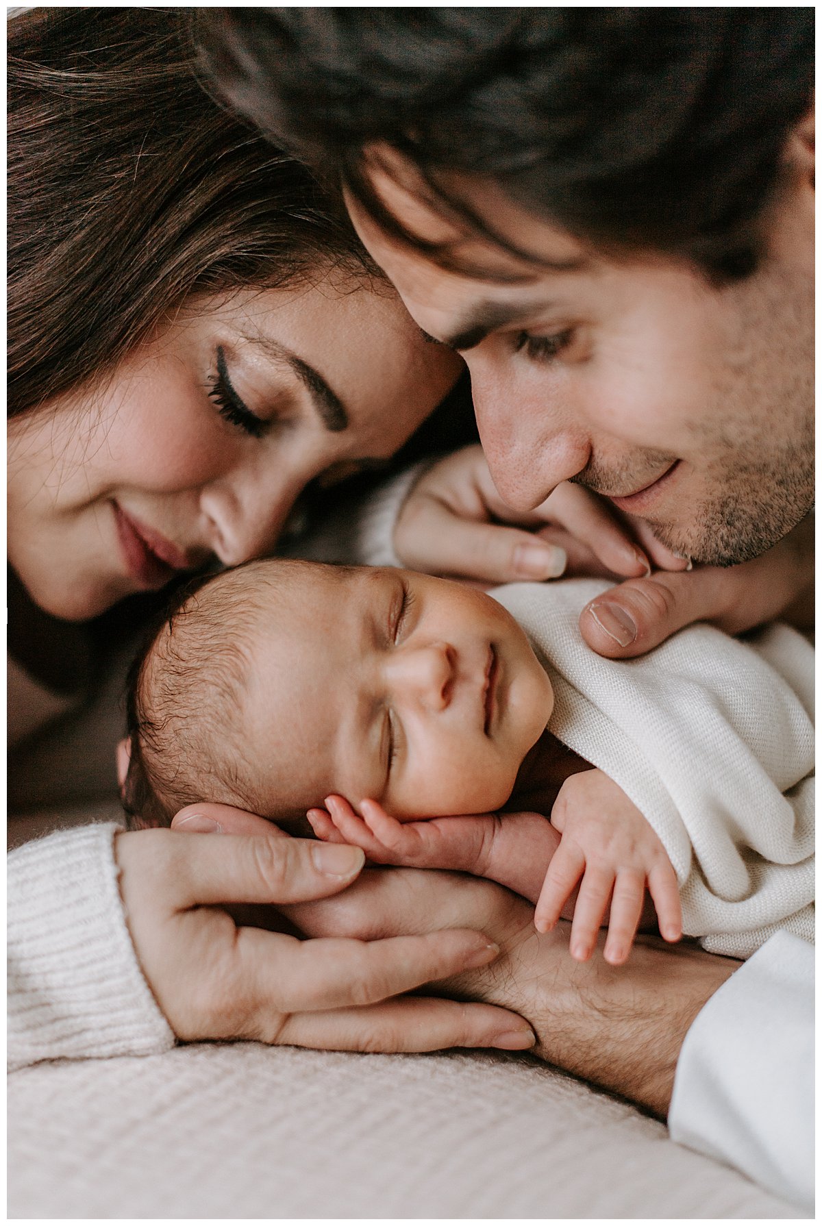 Newborn Photos at home with a simple style