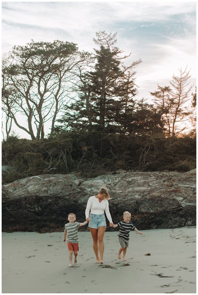 Family photography session at the beach